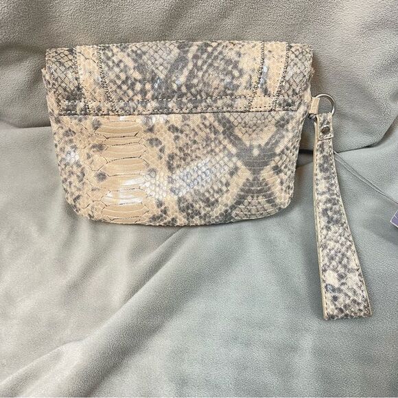 Jennifer Lopez Snake Print Wristlet Wallet NWT - Picture 2 of 5